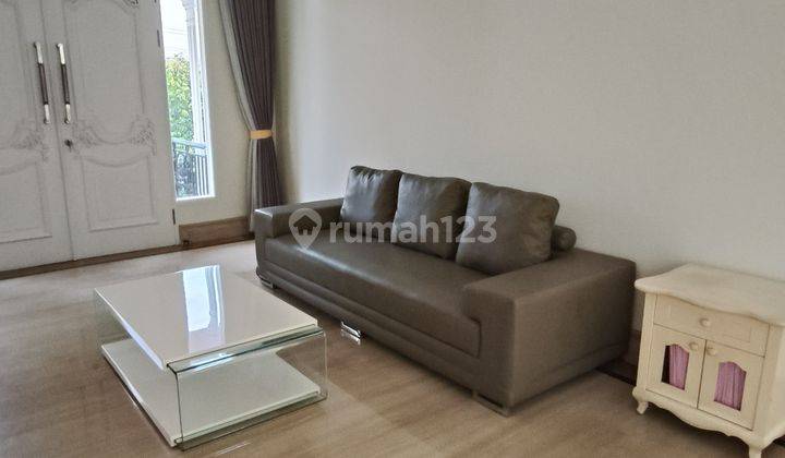 DISEWAKAN RUMAH KATAMARAN INDAH 12,5x27m² 4+1BR FURNISHED 1