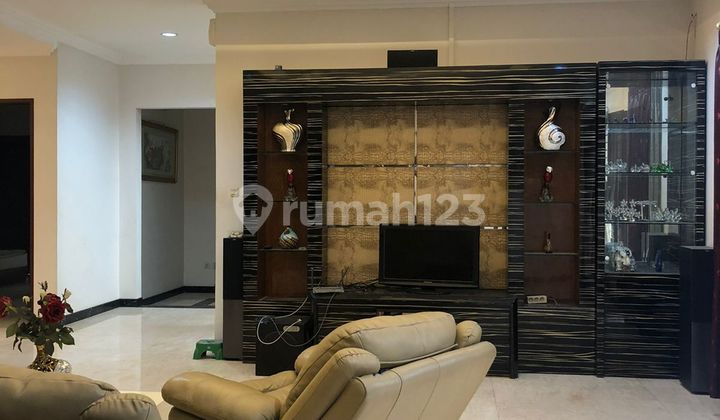 Dijual Rumah Permata Buana Hook 316M² 4+1Br Full Furnished