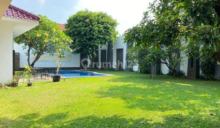 Rumah Cantik Asri Dengan Private Pool Full Furnish 1