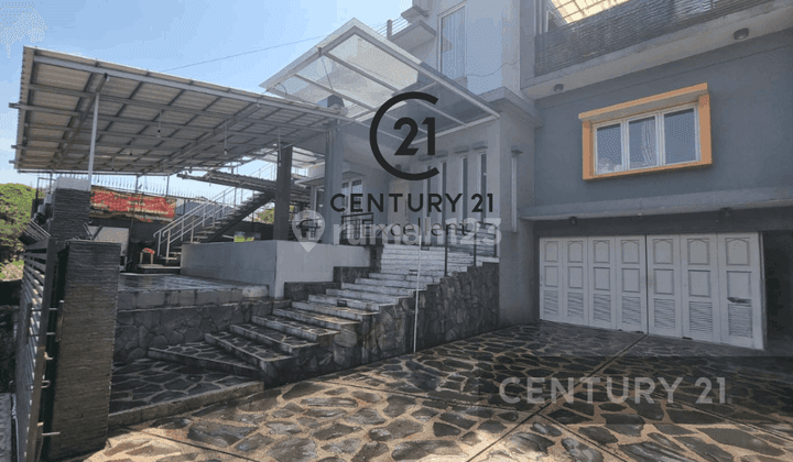 Jual Cepat BU Rumah Cantik Modern Ada Private Pool  2