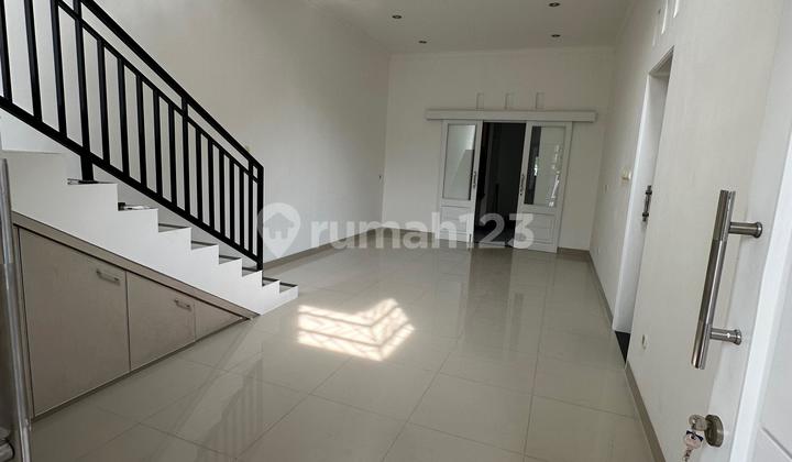 Disewakan Rumah 2 Lantai Modern Minimalis Lokasi Strategis 2