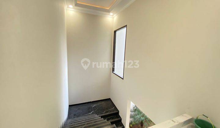 Rumah Mewah 2 lt Bangunan Super Strategis