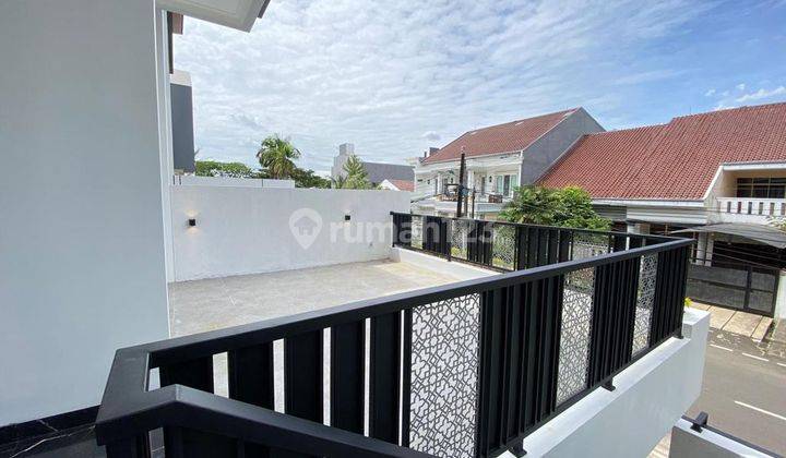 Rumah Mewah 3 lt, Parkir Basement & Lift