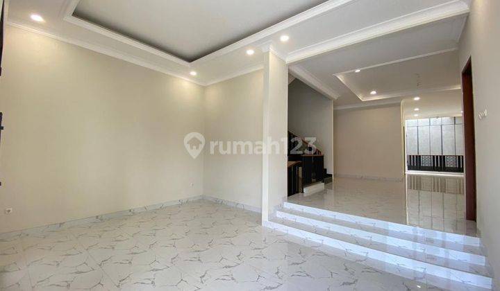 Rumah Mewah 3 lt, Parkir Basement & Lift