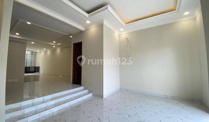 Rumah Mewah 3 lt, Parkir Basement & Lift