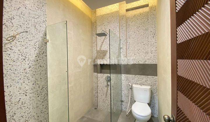 Rumah Mewah 3 lt, Parkir Basement & Lift