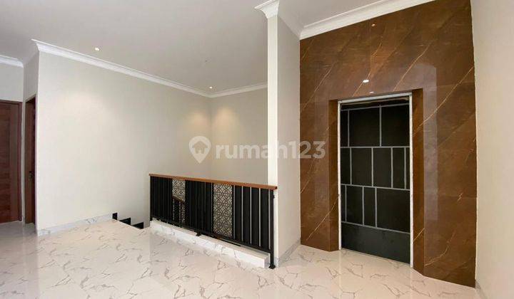Rumah Mewah 3 lt, Parkir Basement & Lift
