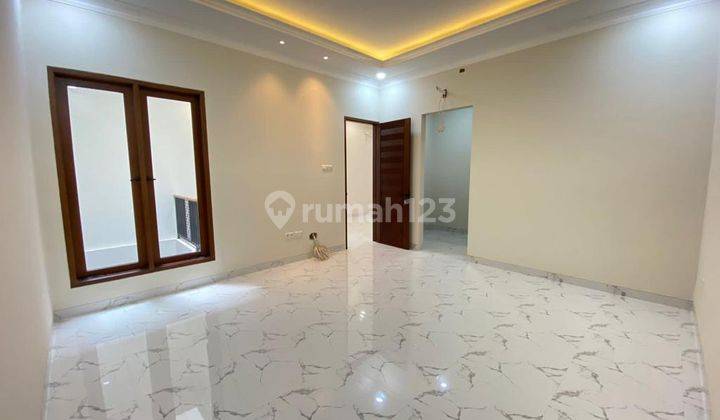 Rumah Mewah 3 lt, Parkir Basement & Lift