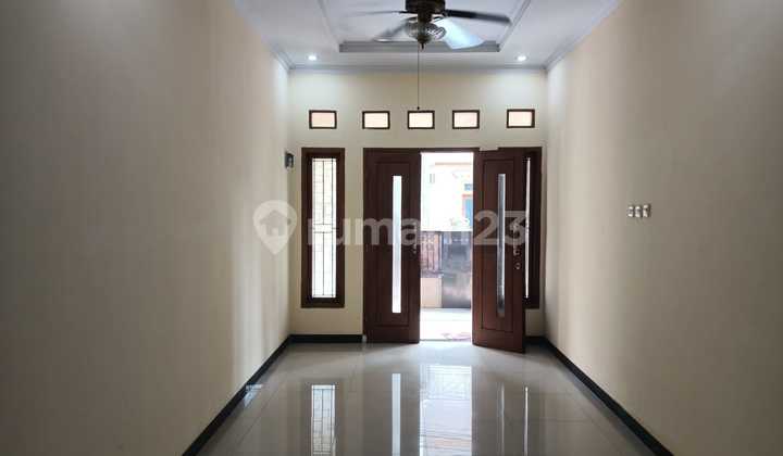 2-Story House in a Compound in Ciracas, East Jakarta 2-Story House in a Compound in Ciracas, East Jakarta