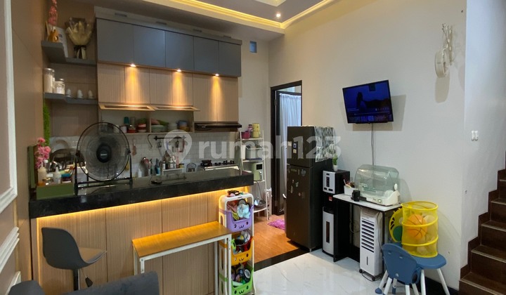 Jual Cepat Rumah 3 Lantai Dalam Cluster Hanya 1 Km Dari Ragunan 