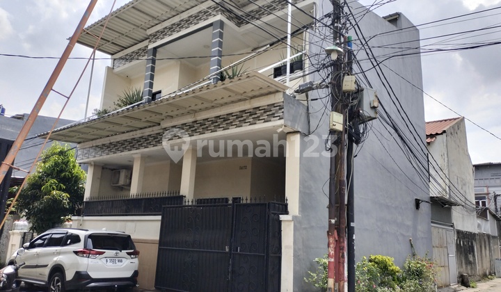 Dijual Rumah 2 Lantai di Porisposisi Hoek