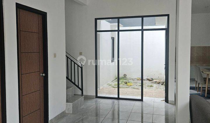 Rumah Di Nusaloka Bsd SHM Bagus, Modern Cantik Siap Huni Dijual 2