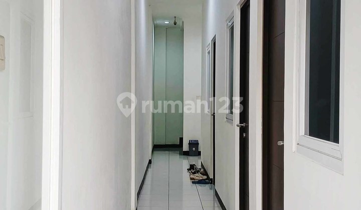 Ruko Kost Kebon Jeruk, Jakarta Barat, 4.5X18m, 3 LT, SHM