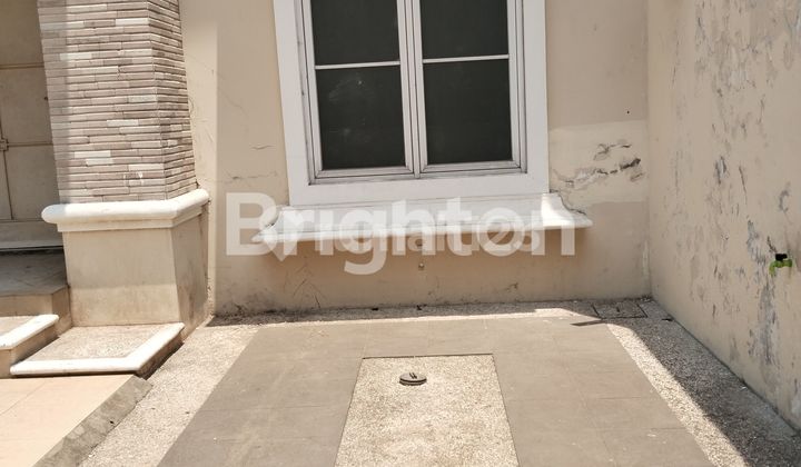 HOUSE IN THE ROYAL RESIDENCE HOUSING COMPLEX 2 STORIES HOUSE IN THE ROYAL RESIDENCE HOUSING COMPLEX 2 STORIES