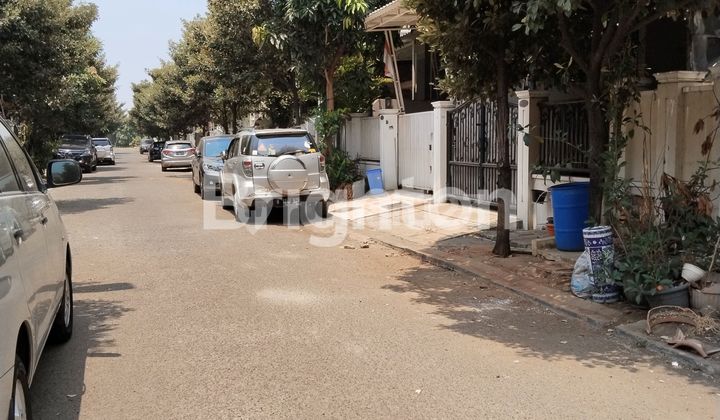 RUMAH DI PERUMAHAN THE ROYAL RESIDENCE 2LT 2