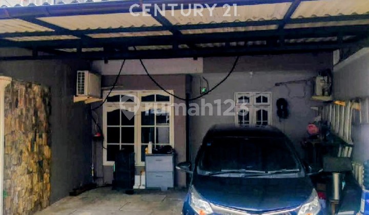 Rumah 2 Lantai Kayu Putih