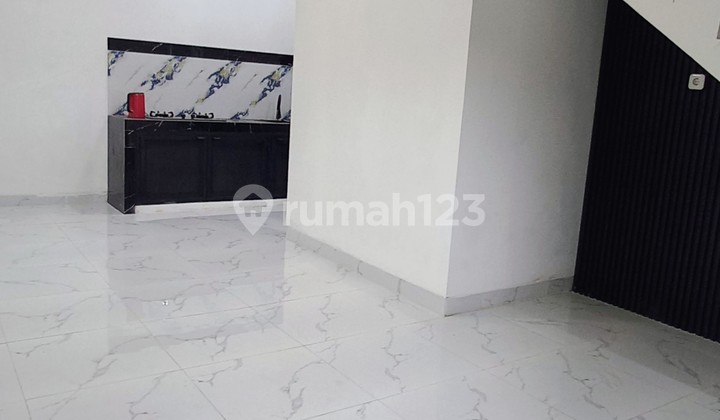 Rumah Baru 2 Lantai di Kemayoran 2