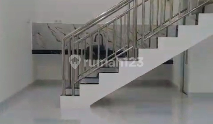 Rumah Baru 3 Lantai di Johar Baru 2