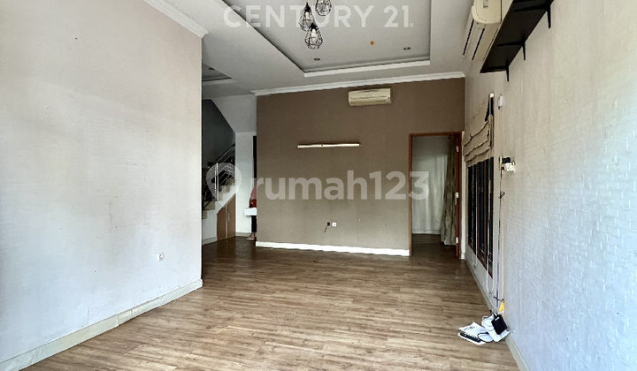 Rumah Hoek 2½ Lantai Semi Furnished di Kayu Putih Rumah Hoek 2½ Lantai Semi Furnished di Kayu Putih