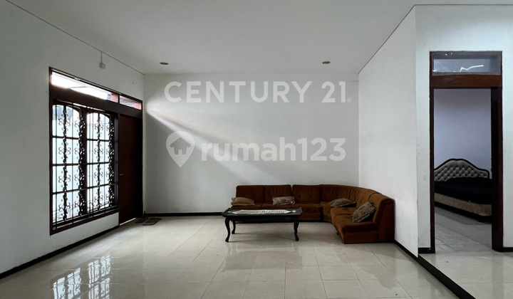 1-Story Furnished House in a Strategic Location at Cempaka Putih Barat R2205 1