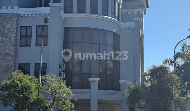 Bukit Darmo Golf 4.5-Story Strategic Commercial Building, Negotiable Price Bukit Darmo Golf 4.5-Story Strategic Commercial Building, Negotiable Price