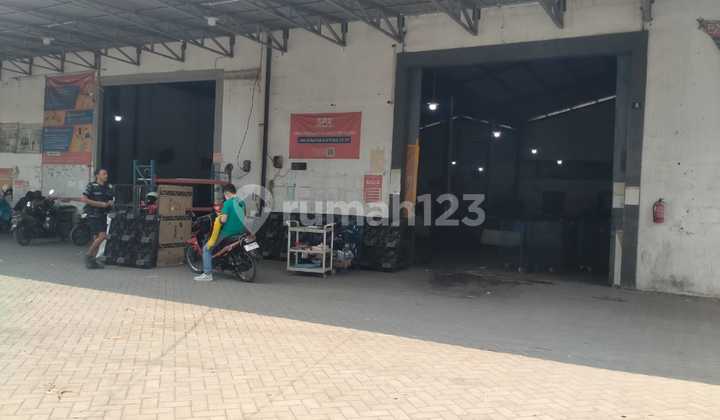 Warehouse Connected to Jln. Raya Taman Sepanjang, Strategic Location Near Waru Toll Gate Exit Warehouse Connected to Jln. Raya Taman Sepanjang, Strategic Location Near Waru Toll Gate Exit