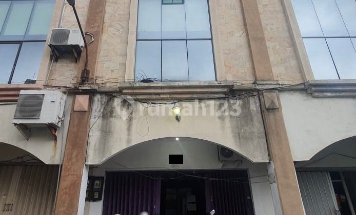 Ruko Grand Sungkono Bangunan 3 Setengah Lantai Terawat  1