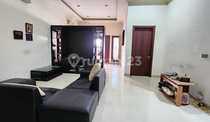 Beautiful Kupang House Well-Maintained Building Price Can Be Negotiated Further