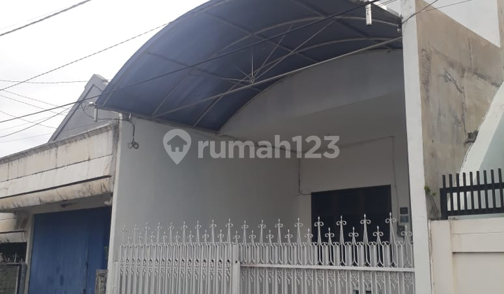 Rumah Lebak Timur 2,5 Lantai Row Jalan Lebar 