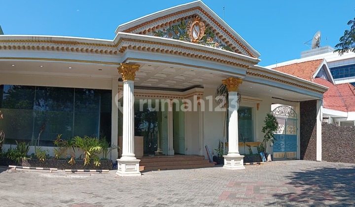 Front and Back Parking Spacious House Business Raya Darmo, Central Surabaya