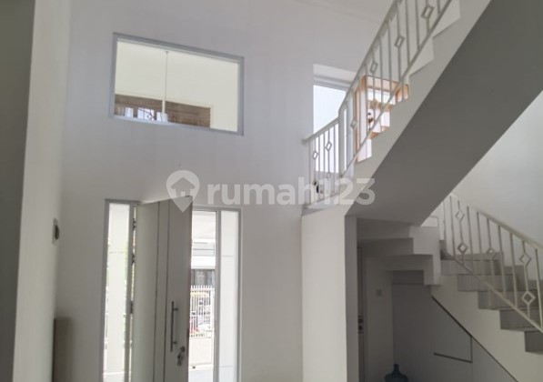 Pesona Bukit Bintaro. Rmh Cozy Modern 2Lt Strategis. Bebas Banjir