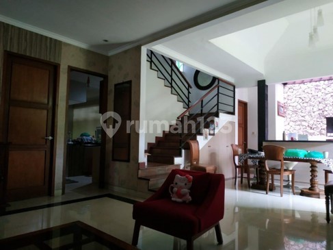 ruang tamu rumah pisok sektor 5, bintaro