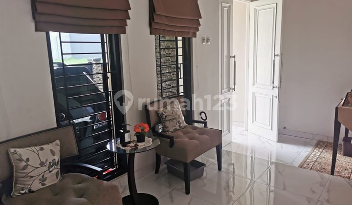 Menteng Utara, Bintaro Jaya, South Tangerang. 3-Story Luxury House, Cozy and Modern. 2