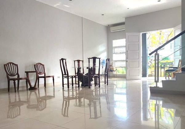 Pondok Indah, Jaksel. Rumah Mewah 2.5Lt, Siap Huni, Cozy Modern 2