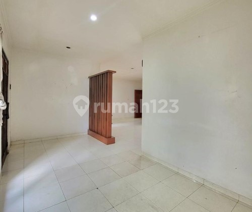 EMERALD, Bintaro Jaya. Ready-to-Occupy House, 2 Floors, Modern. FLOOD-FREE EMERALD, Bintaro Jaya. Ready-to-Occupy House, 2 Floors, Modern. FLOOD-FREE