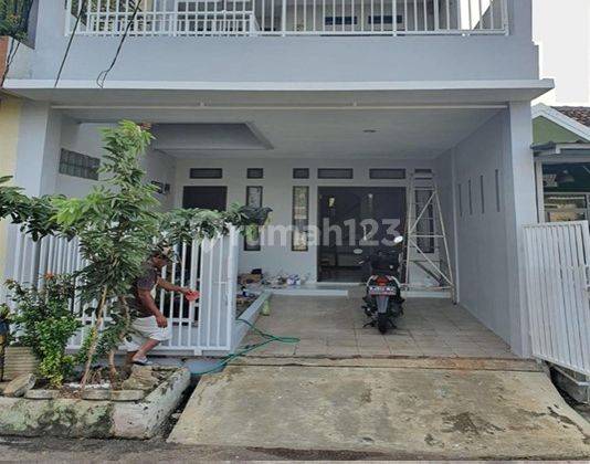 Super Murah. Rumah Siap Huni 2Lt, Modern, Strategis, Bebas Banjir 1