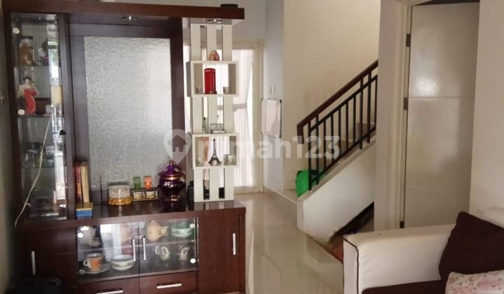 Urbana Place, TangSel. Rumah Cozy SiapHuni, 2Lt, SHM, BEBASBANJIR