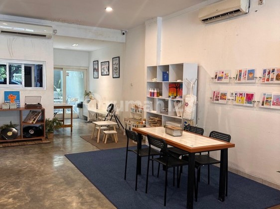 Ruko Emerald Avenue, Bintaro Jaya. 3-Storey Shop House Ready for Use, Strategic Location. 2