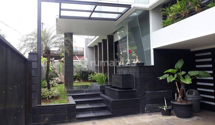 Jual sewa. Rumah Kemang, Jaksel. Siap Huni 2Lt, Modern, Bebas Bjr 1