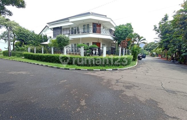 Bukit Cinere Indah. Rumah Mewah, Hook, 2Lt, Modern & Bebas Banjir