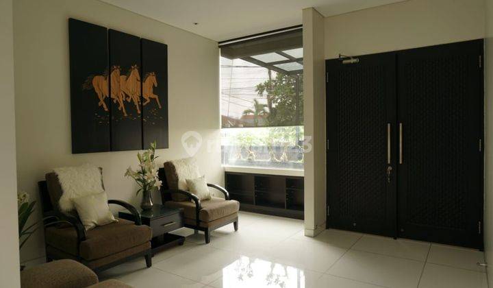 Jual sewa. Rumah Kemang, Jaksel. Siap Huni 2Lt, Modern, Bebas Bjr 2