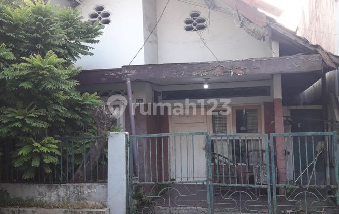 Cheap. Rawamangun, East Jakarta. House on land, strategic flood-free.