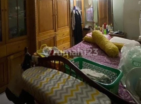 Super cheap. Graha Bintaro Jaya. 2-story house, Carport: 2 cars. Strategic location. 2