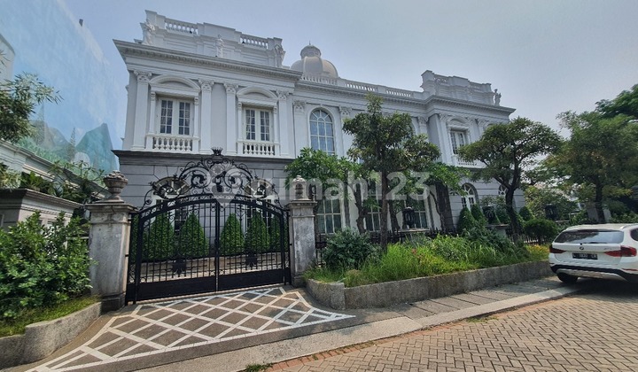 Luxury and Beautiful House for Quick Sale in PIK 2