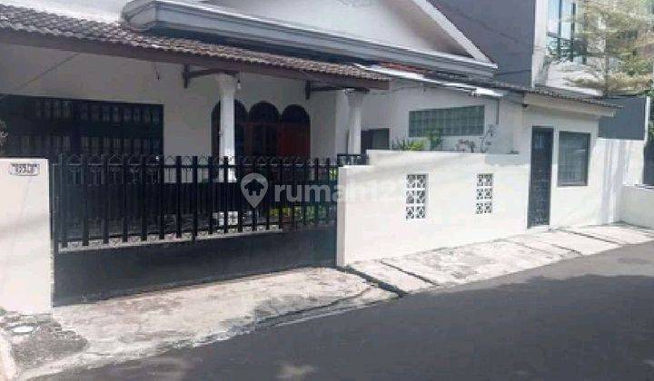 Disewakan Rumah 2 Lantai Di Kebayoran Lama 1