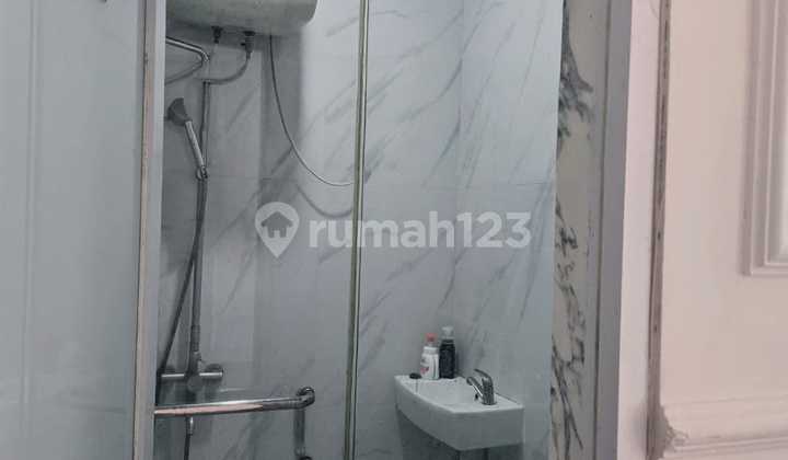 Rumah 2 Lantai Rapi Siap Huni Dalam Cluster Graha Raya 2