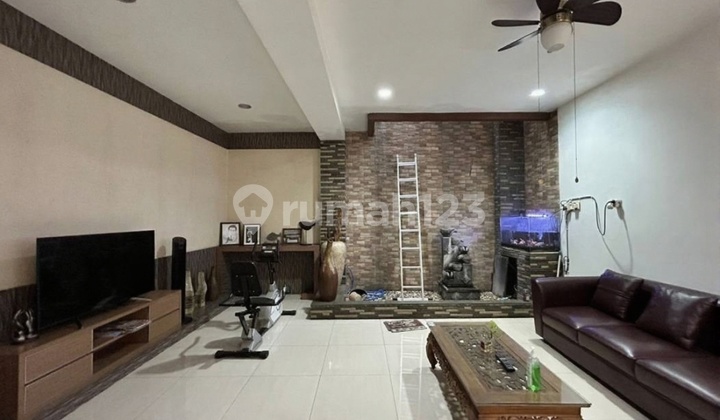 Rumah Minimalis 3 Lantai Dalam Cluster Graha Raya Bintaro 2