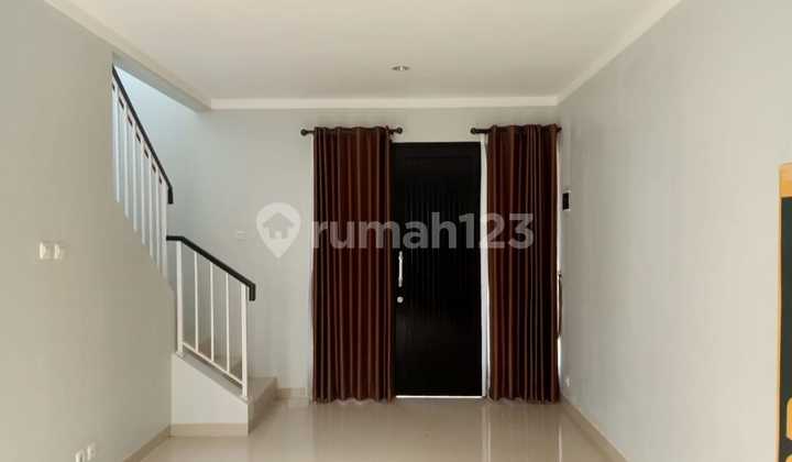 Rumah 2 Lantai Rapi Siap Huni Lokasi 5 Menit ke Graha Raya 2