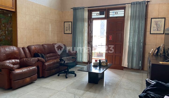 Rumah 3 lantai cocok untuk ruang usaha di daerah Sambas Kebayoran Baru Jakarta Selatan Rumah 3 lantai cocok untuk ruang usaha di daerah Sambas Kebayoran Baru Jakarta Selatan