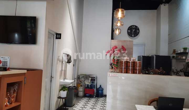 Di  Ruko Premium Pondok Indah Kebayoran lama Jakarta Selatan 2